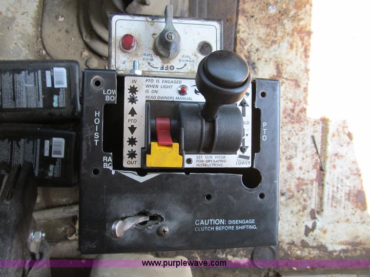 image for item B2799 1986 Ford LT9000 tandem axle dump truck