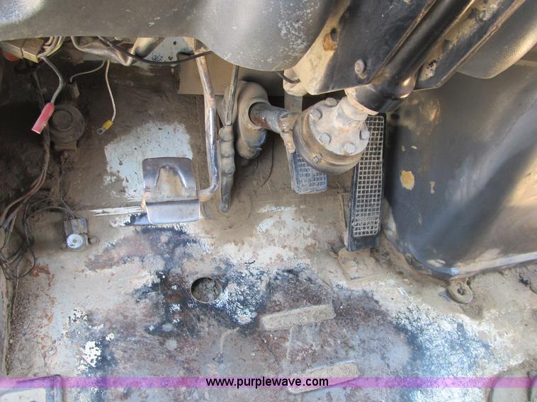 image for item B2799 1986 Ford LT9000 tandem axle dump truck