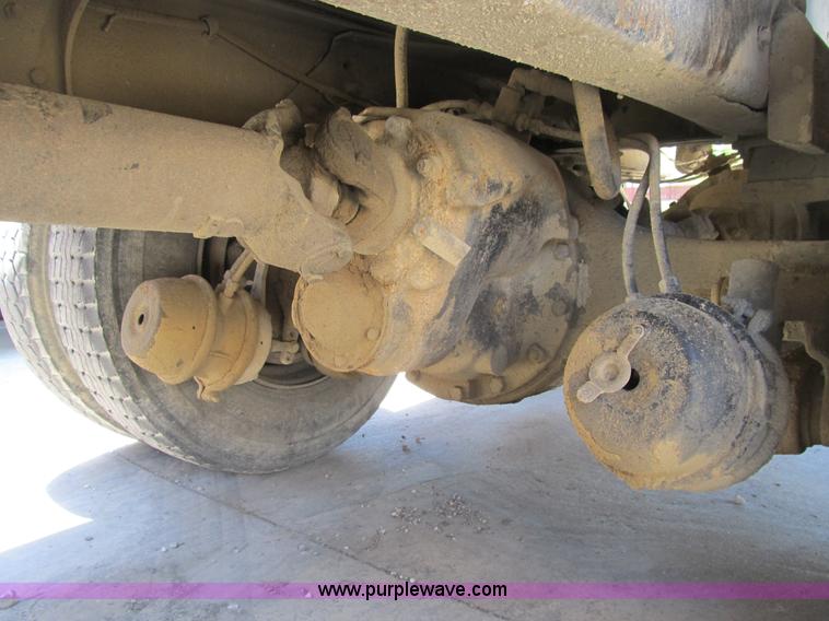 image for item B2799 1986 Ford LT9000 tandem axle dump truck