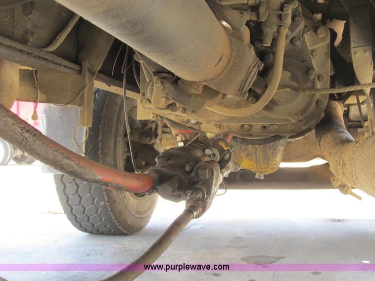 image for item B2799 1986 Ford LT9000 tandem axle dump truck