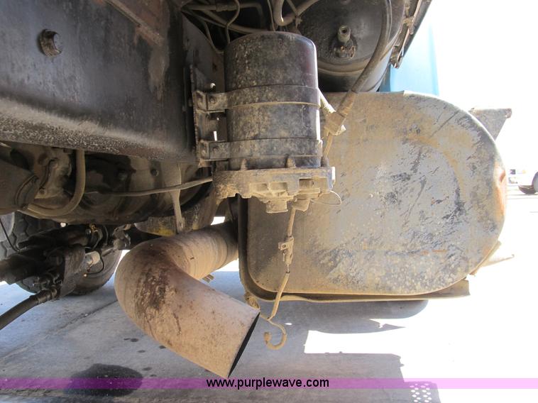 image for item B2799 1986 Ford LT9000 tandem axle dump truck
