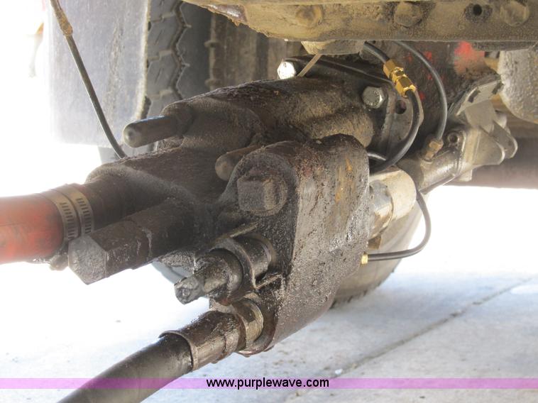 image for item B2799 1986 Ford LT9000 tandem axle dump truck