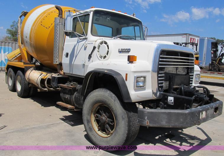 image for item B2800 1993 Ford LT8000 tandem axle mixer truck