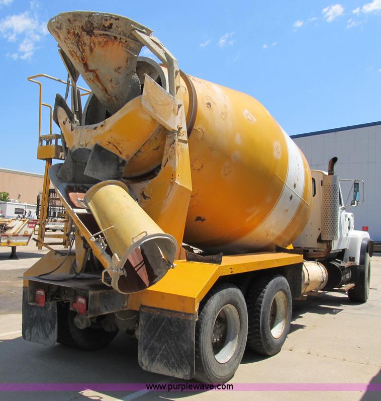 image for item B2800 1993 Ford LT8000 tandem axle mixer truck