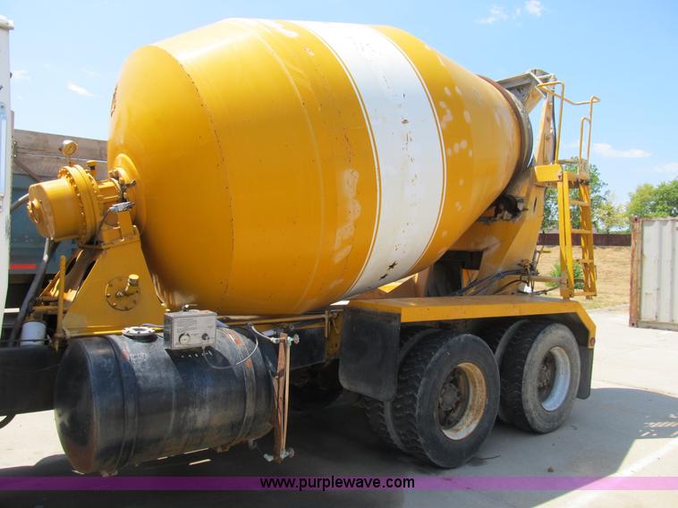 image for item B2800 1993 Ford LT8000 tandem axle mixer truck