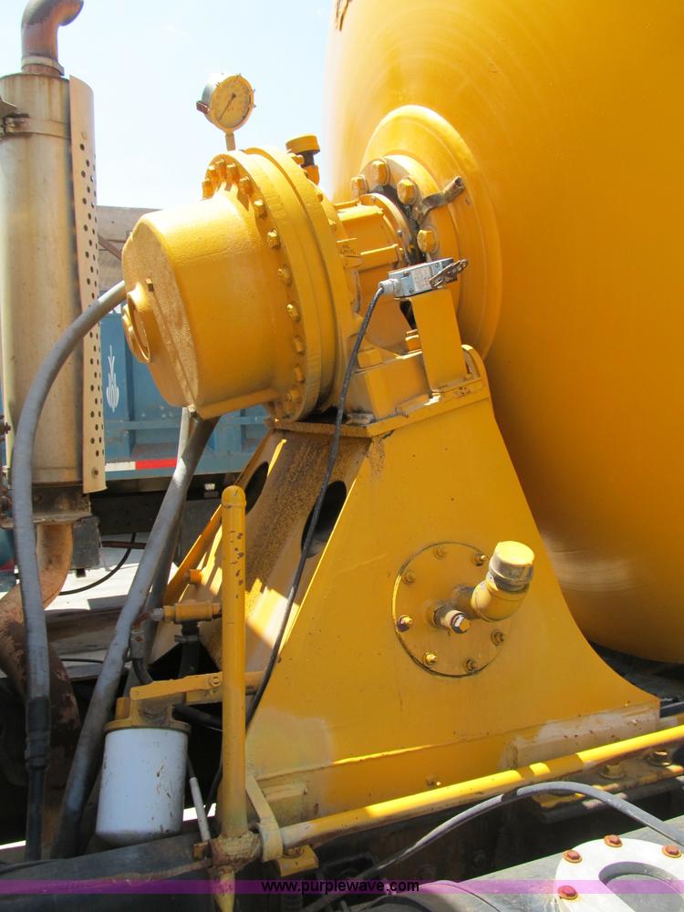 image for item B2800 1993 Ford LT8000 tandem axle mixer truck