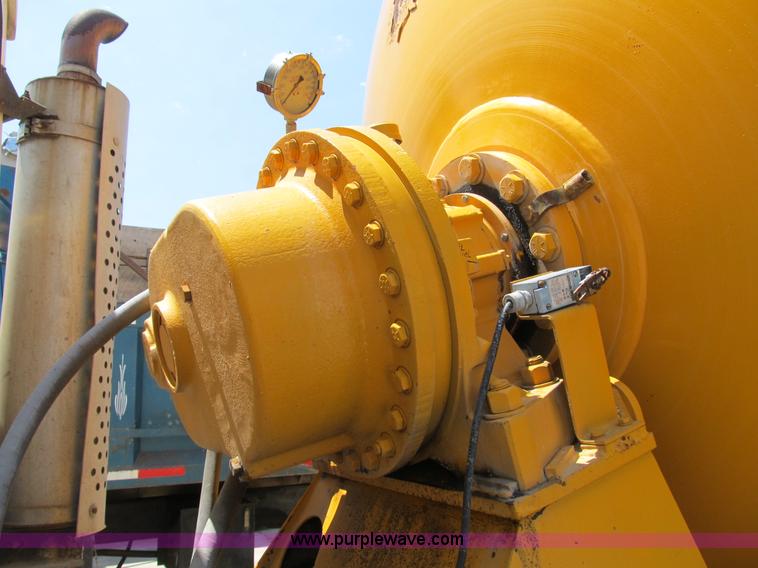 image for item B2800 1993 Ford LT8000 tandem axle mixer truck