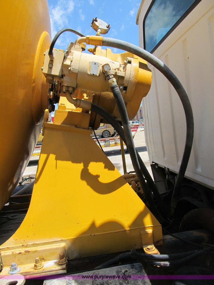 image for item B2800 1993 Ford LT8000 tandem axle mixer truck