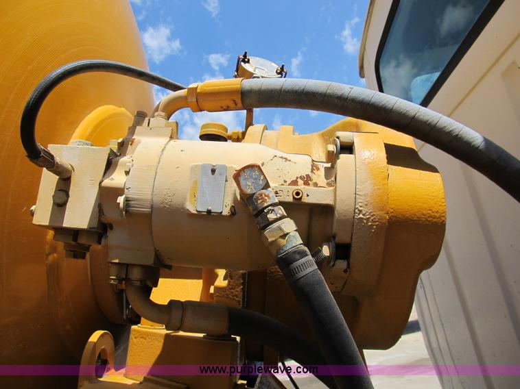 image for item B2800 1993 Ford LT8000 tandem axle mixer truck