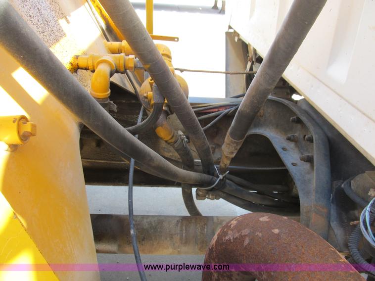 image for item B2800 1993 Ford LT8000 tandem axle mixer truck