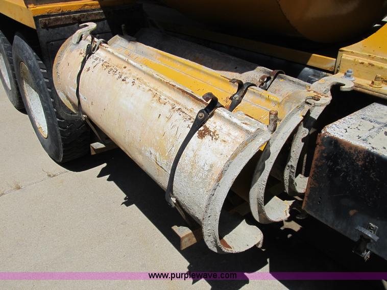 image for item B2800 1993 Ford LT8000 tandem axle mixer truck