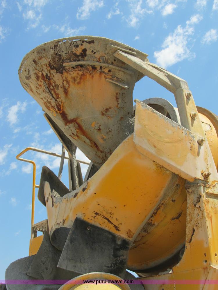 image for item B2800 1993 Ford LT8000 tandem axle mixer truck