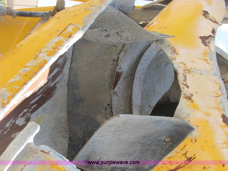 image for item B2800 1993 Ford LT8000 tandem axle mixer truck