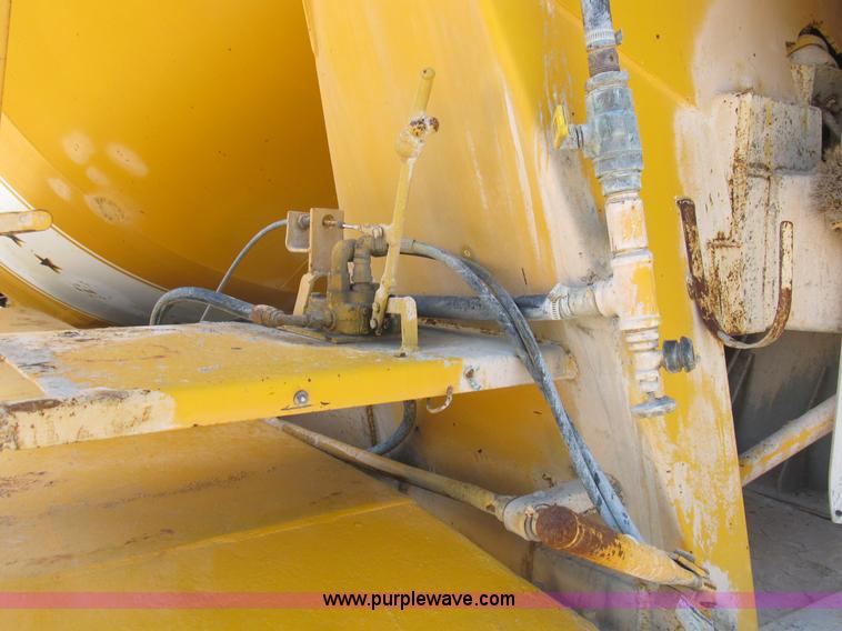 image for item B2800 1993 Ford LT8000 tandem axle mixer truck