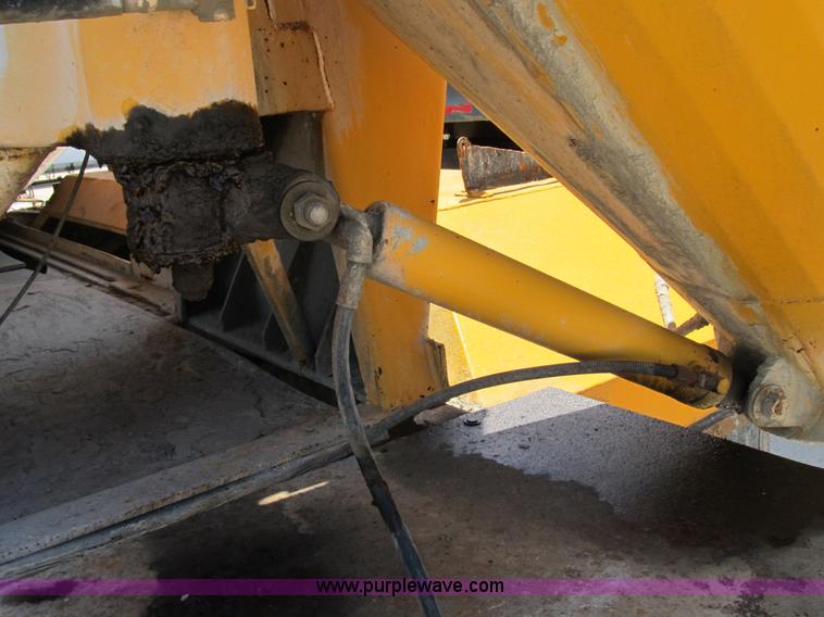 image for item B2800 1993 Ford LT8000 tandem axle mixer truck