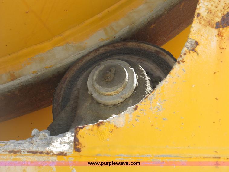 image for item B2800 1993 Ford LT8000 tandem axle mixer truck