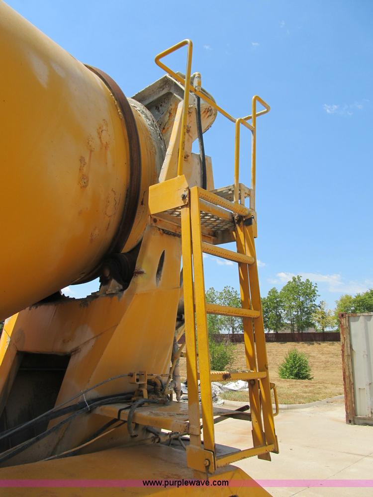 image for item B2800 1993 Ford LT8000 tandem axle mixer truck