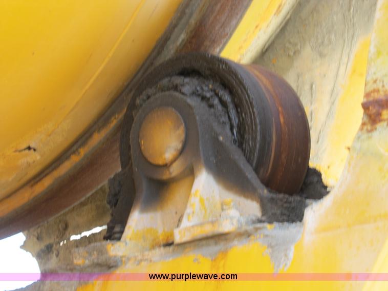 image for item B2800 1993 Ford LT8000 tandem axle mixer truck