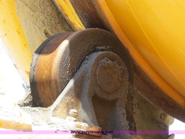 image for item B2800 1993 Ford LT8000 tandem axle mixer truck