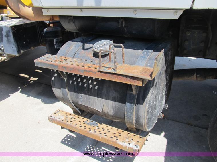 image for item B2800 1993 Ford LT8000 tandem axle mixer truck