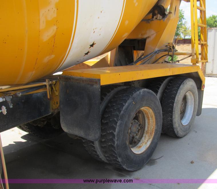 image for item B2800 1993 Ford LT8000 tandem axle mixer truck