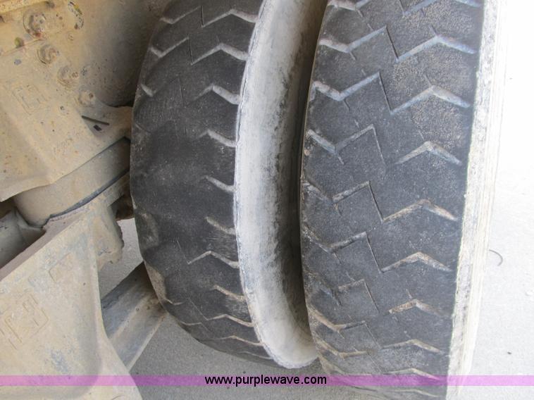 image for item B2800 1993 Ford LT8000 tandem axle mixer truck