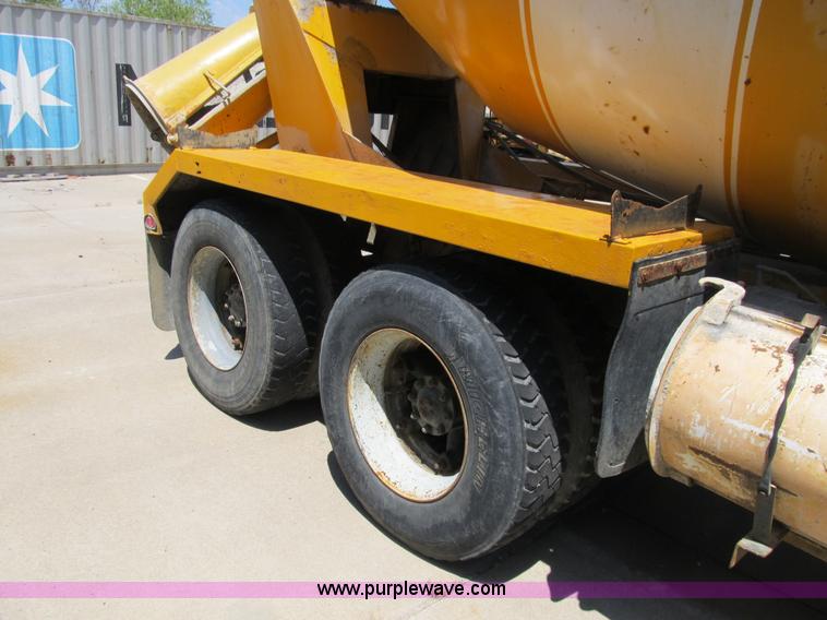 image for item B2800 1993 Ford LT8000 tandem axle mixer truck