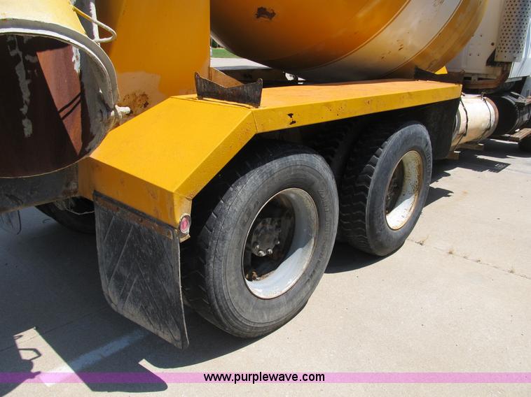 image for item B2800 1993 Ford LT8000 tandem axle mixer truck