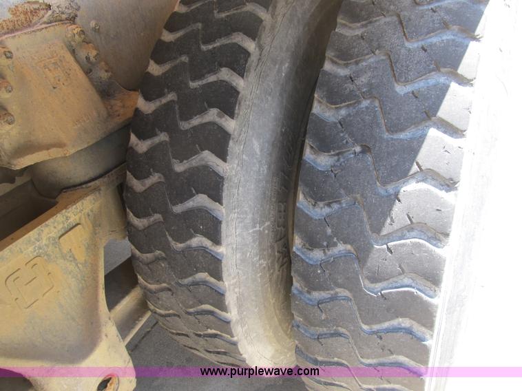 image for item B2800 1993 Ford LT8000 tandem axle mixer truck