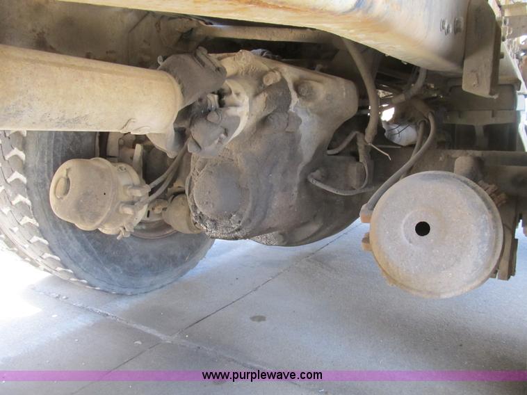 image for item B2800 1993 Ford LT8000 tandem axle mixer truck