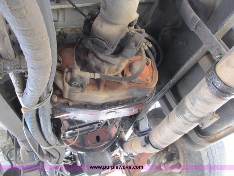 image for item B2800 1993 Ford LT8000 tandem axle mixer truck