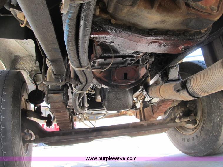 image for item B2800 1993 Ford LT8000 tandem axle mixer truck