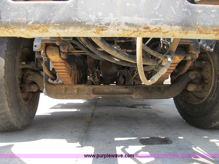 image for item B2800 1993 Ford LT8000 tandem axle mixer truck
