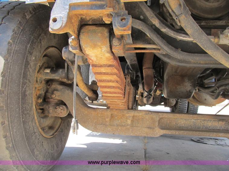 image for item B2800 1993 Ford LT8000 tandem axle mixer truck