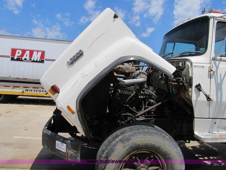 image for item B2800 1993 Ford LT8000 tandem axle mixer truck