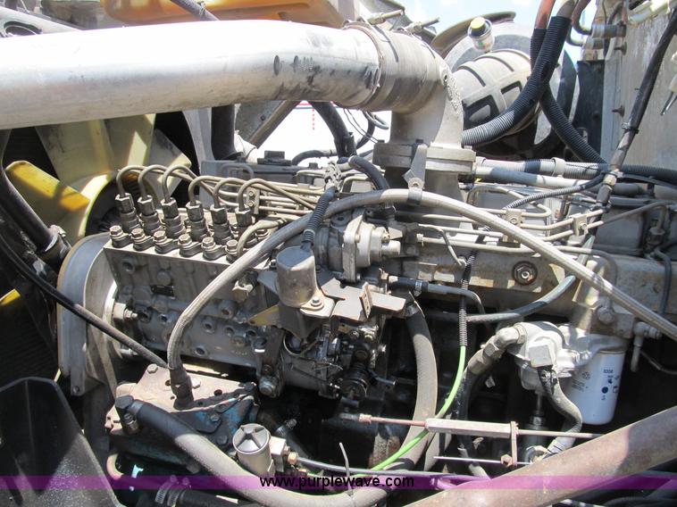 image for item B2800 1993 Ford LT8000 tandem axle mixer truck