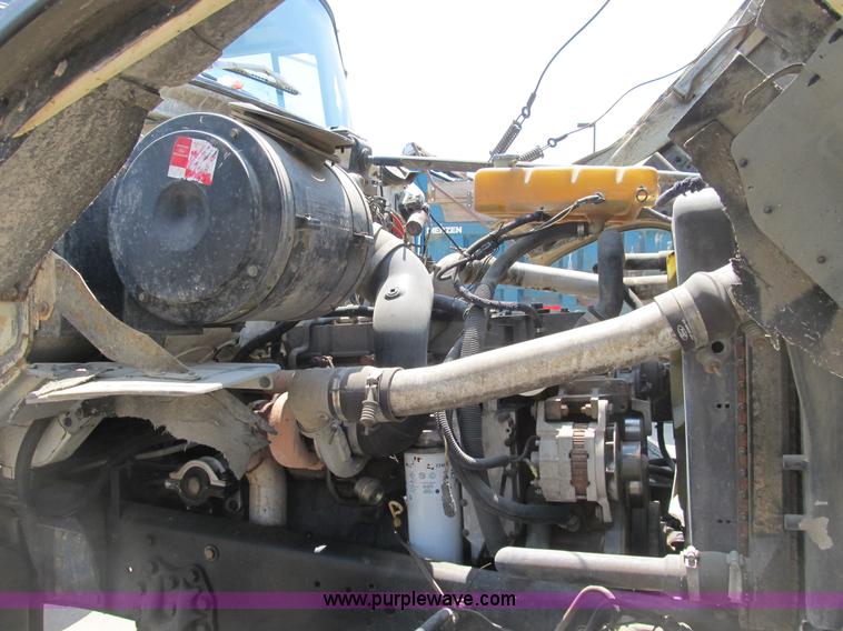 image for item B2800 1993 Ford LT8000 tandem axle mixer truck