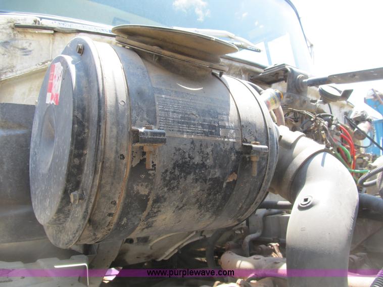 image for item B2800 1993 Ford LT8000 tandem axle mixer truck