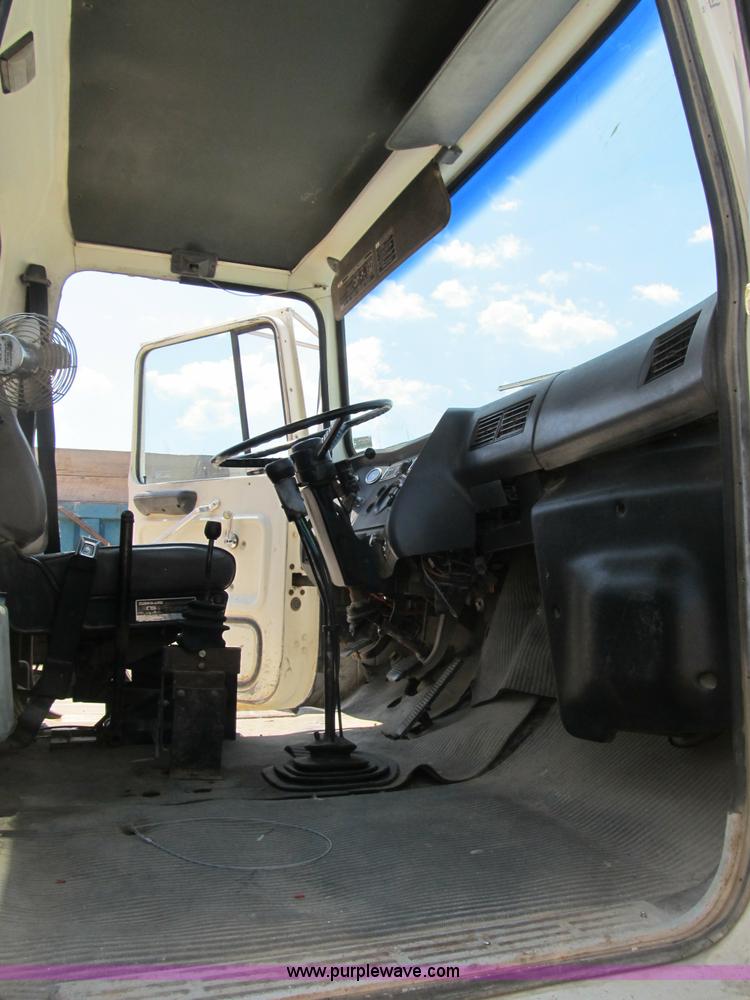 image for item B2800 1993 Ford LT8000 tandem axle mixer truck