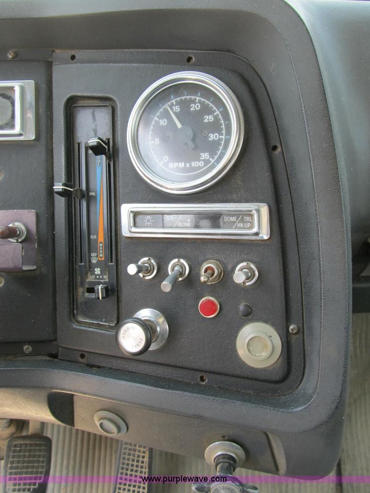 image for item B2800 1993 Ford LT8000 tandem axle mixer truck