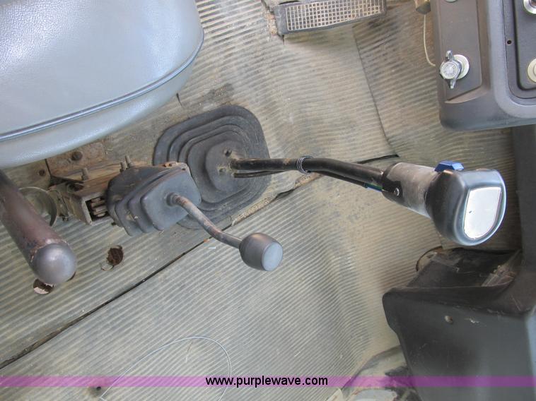 image for item B2800 1993 Ford LT8000 tandem axle mixer truck