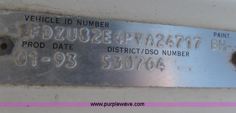 image for item B2800 1993 Ford LT8000 tandem axle mixer truck