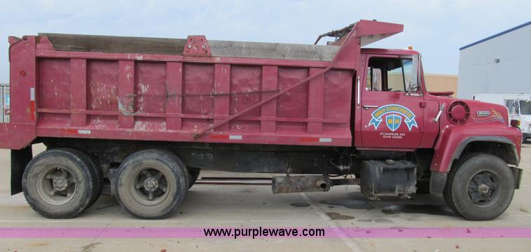 image for item B2801 1987 Ford L8000 tandem axle dump truck
