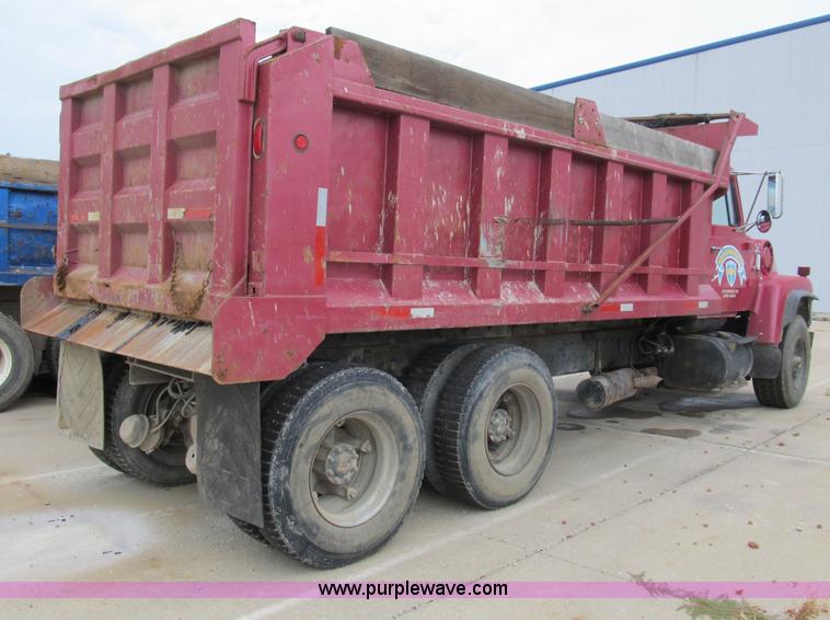 image for item B2801 1987 Ford L8000 tandem axle dump truck