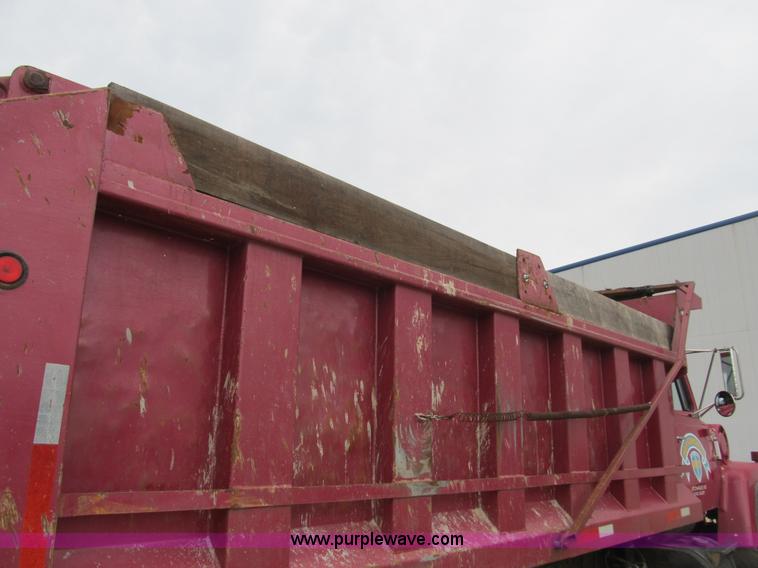 image for item B2801 1987 Ford L8000 tandem axle dump truck
