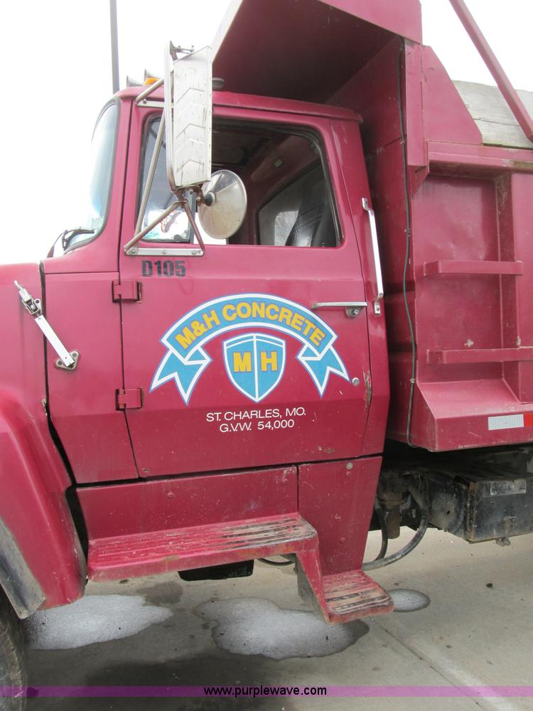 image for item B2801 1987 Ford L8000 tandem axle dump truck