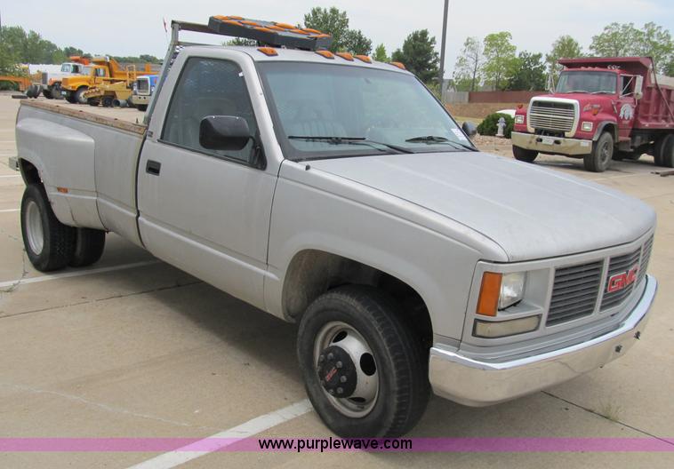 image for item B2803 1993 GMC Sierra C3500 pickup truck