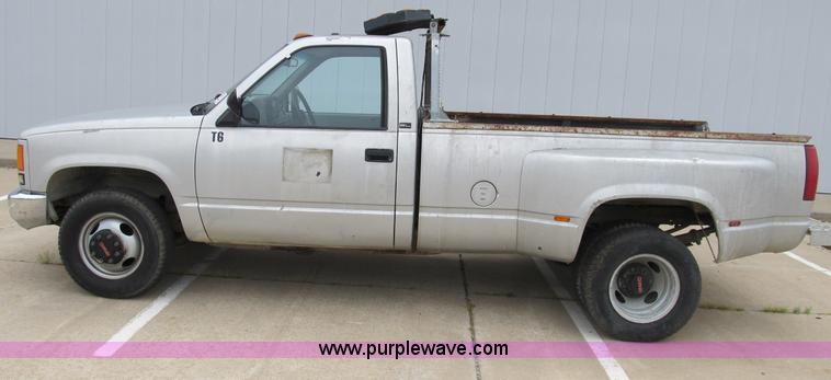 image for item B2803 1993 GMC Sierra C3500 pickup truck