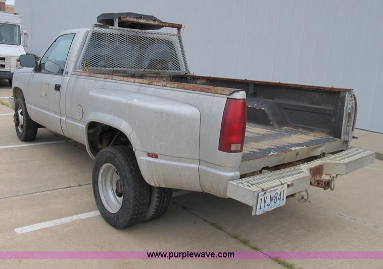 image for item B2803 1993 GMC Sierra C3500 pickup truck