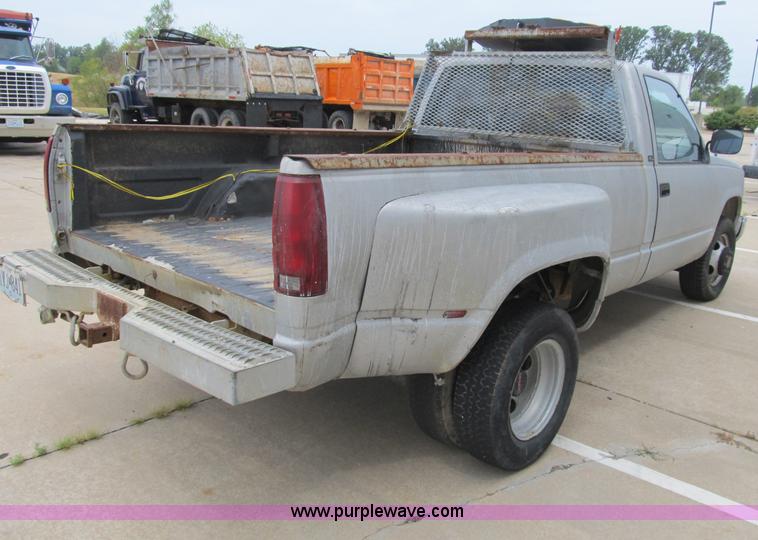 image for item B2803 1993 GMC Sierra C3500 pickup truck